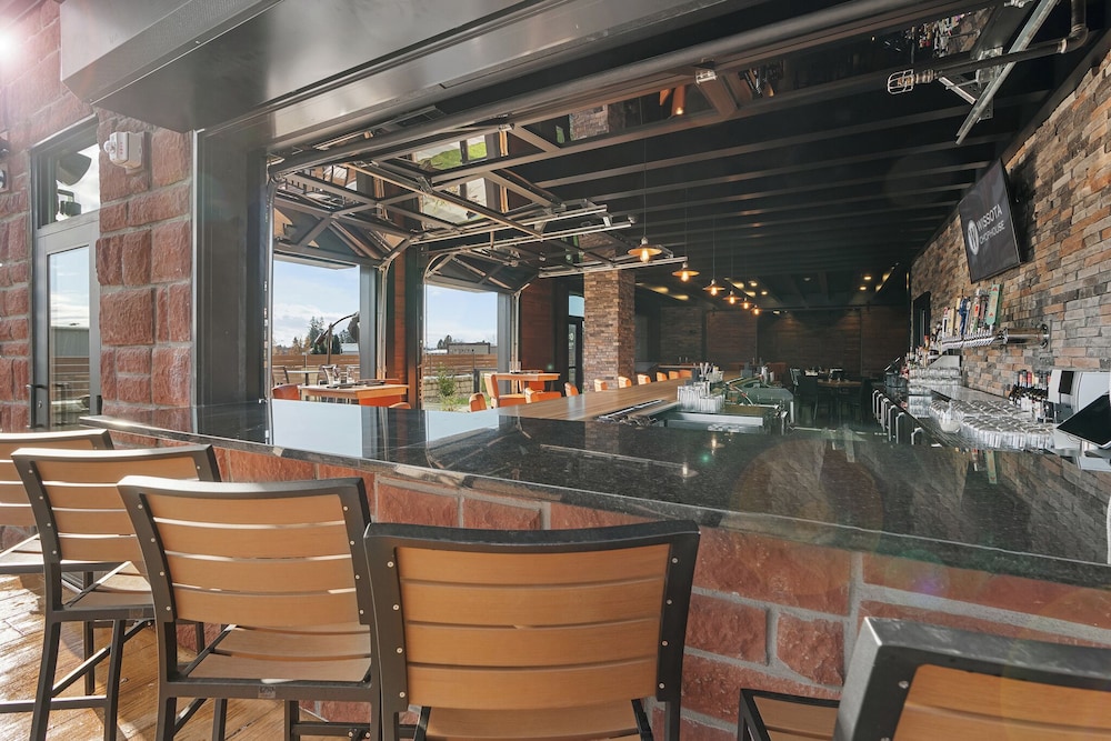 Cobblestone Hotel & Suites Lynden - photo 121