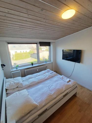 Budget Studio 5 with Free Parking — hotel near Aalborg Airport
