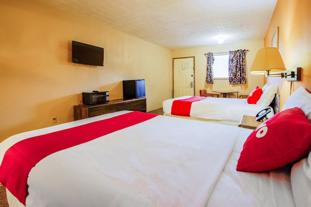 OYO Hotel Chapmanville Inn WV Hwy 119 - photo 21