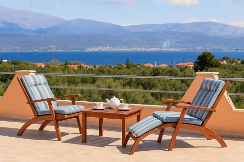 Grandvillle Cottage Escape with Breathtaking Views — 4-Star Luxury Hotel in Korinthos, Greece