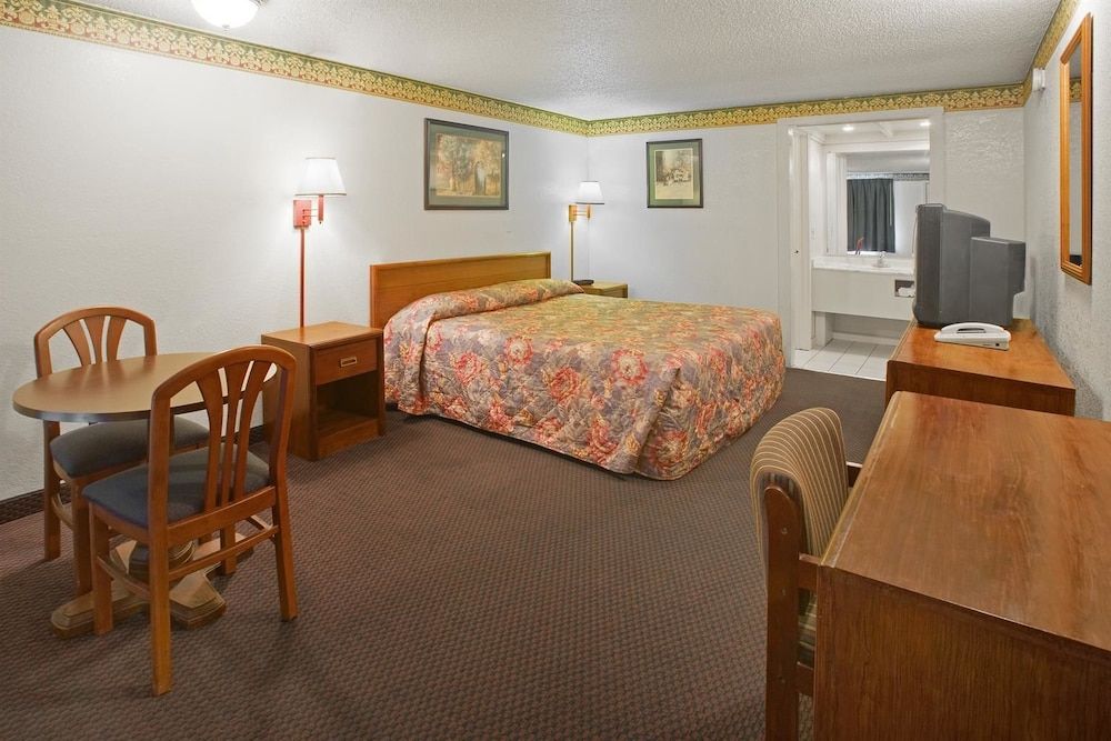 Americas Best Value Inn Merrillville - photo 5
