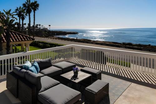Seaside Serenity Stunning Oceanfront Retreat - carbon neutral hotel in San Diego