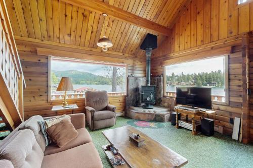 Snug Harbor - carbon neutral hotel in Unknown City
