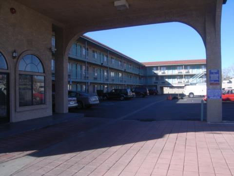 Econo Motor Inn - photo 4