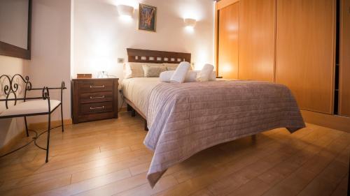 Apartamento Alfileritos 14 by Toledo AP — 4-Star Luxury Hotel in Toledo, Spain