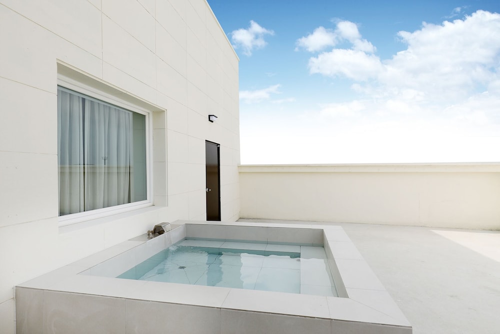 Brown Dot Hotel Hongseong Naepo in Hongseong, South Korea