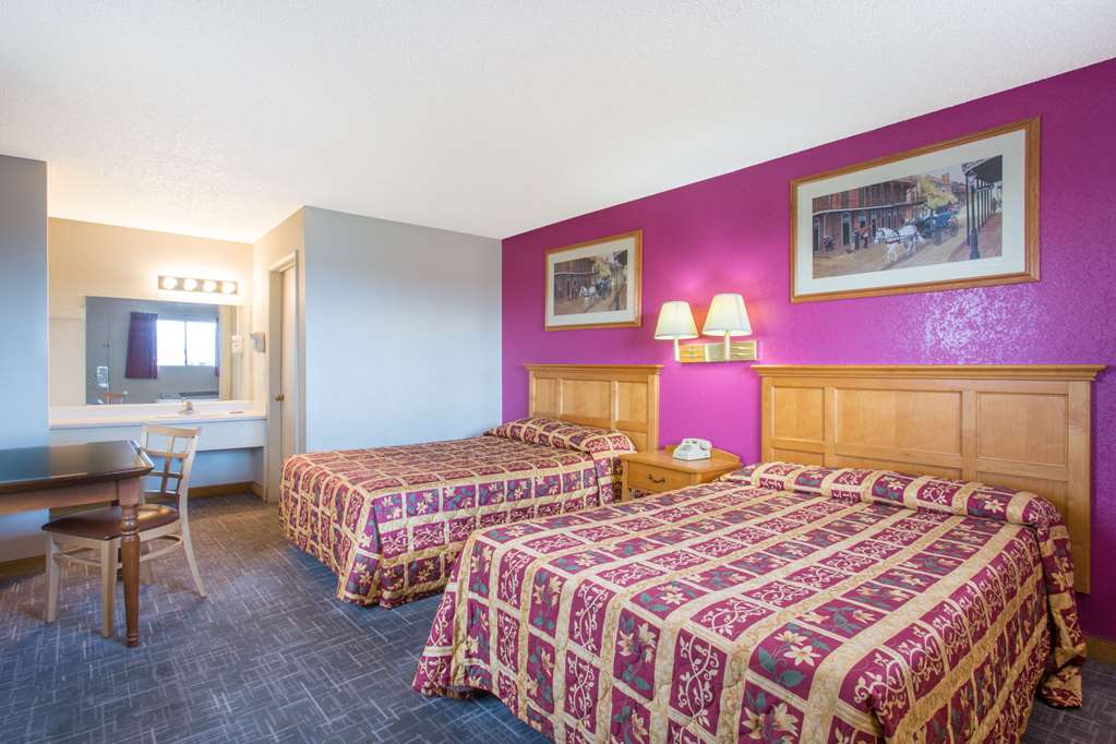 Knights Inn Phoenix at N Black Canyon Hwy - photo 10