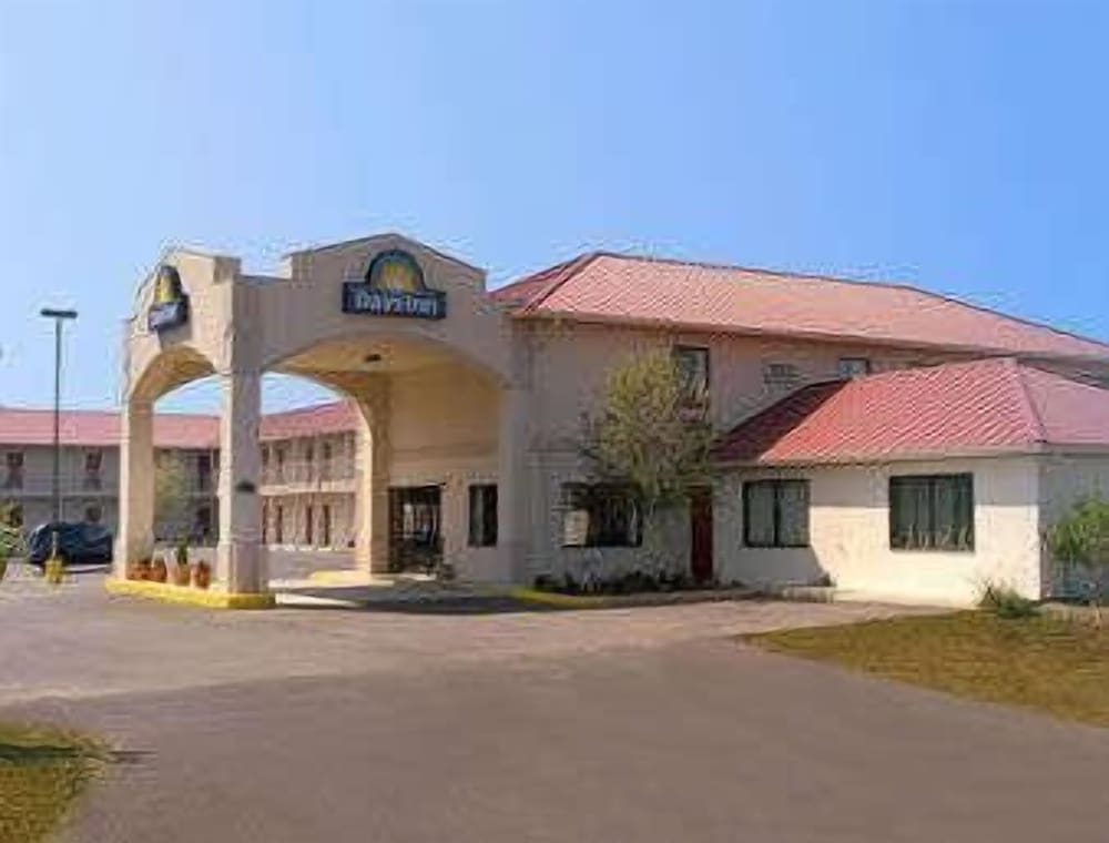 Days Inn by Wyndham Centre - photo 7