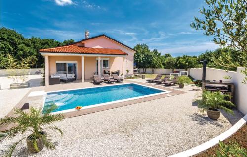 3 Bedroom Pet Friendly Home In Pula — 4-Star Luxury Hotel in Pula, Croatia