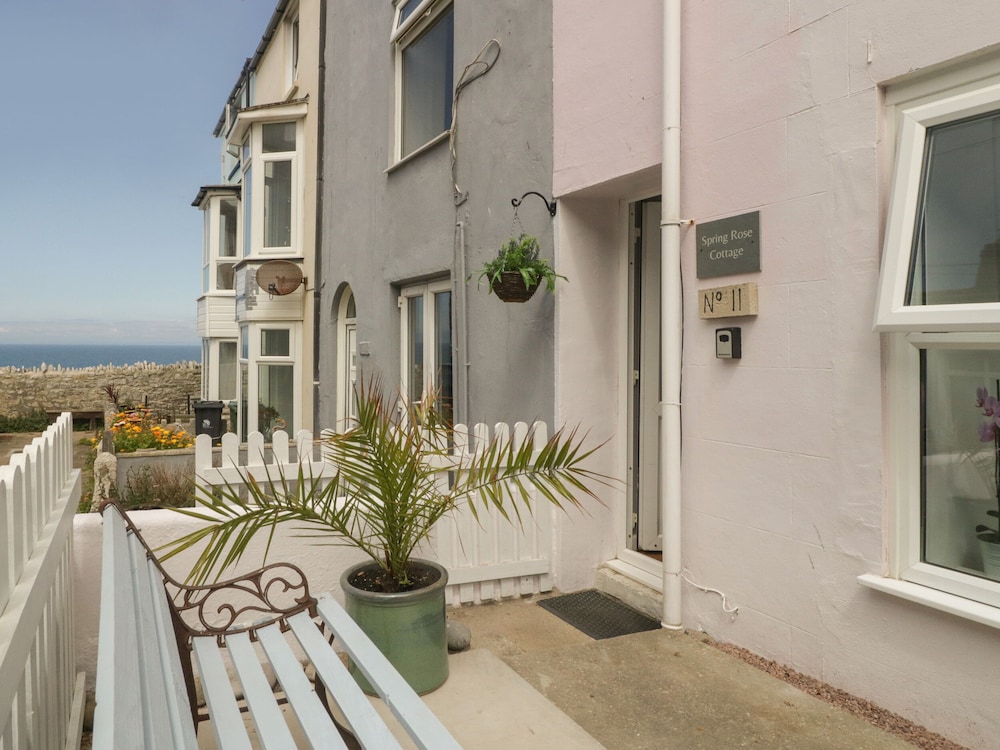 Spring Rose Cottage — 4-Star Luxury Hotel in Portland, United Kingdom