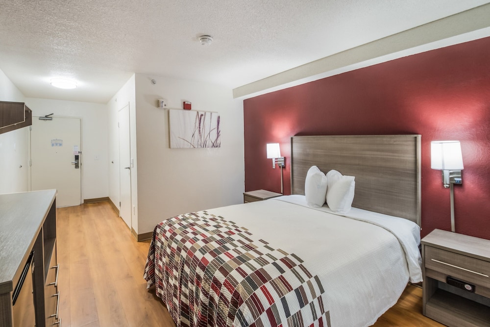 Red Roof Inn Rochester Airport - photo 20
