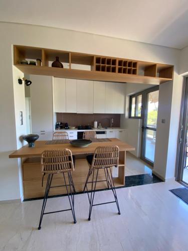 Zouberi Twins Luxury Appartements — 4-Star Luxury Hotel in Nea Makri, Greece