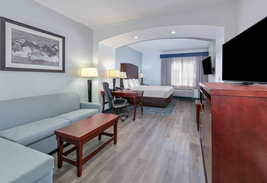 La Quinta Inn & Suites by Wyndham Fort Worth NE Mall - photo 27
