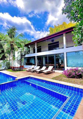 Coconut Palms Villa Large & Elegant Private Pool Villa in Rawai Phuket — 4-Star Luxury Hotel in Phuket, Thailand