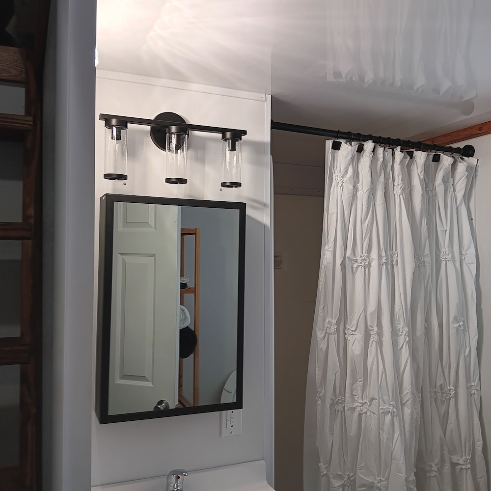 Aqua Lodges at Hurricane Hole Marina - photo 28