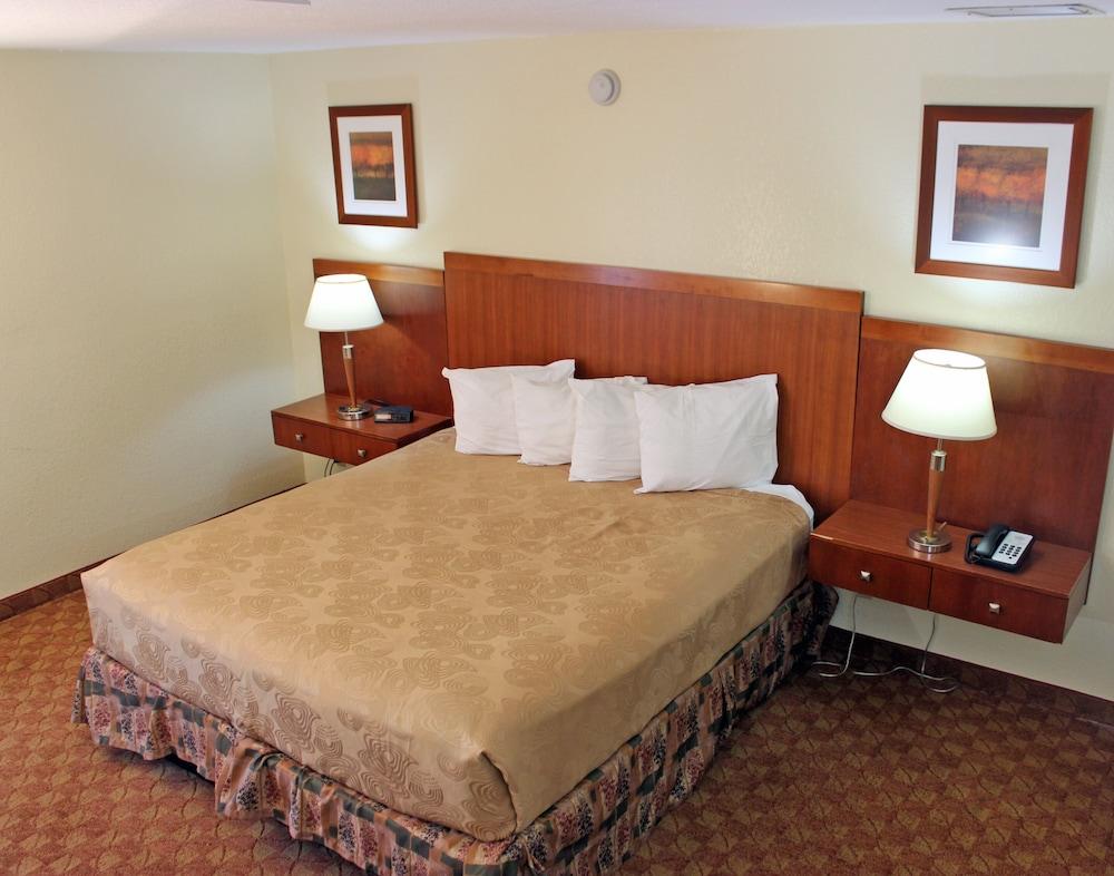Angel Inn By The Strip - photo 12