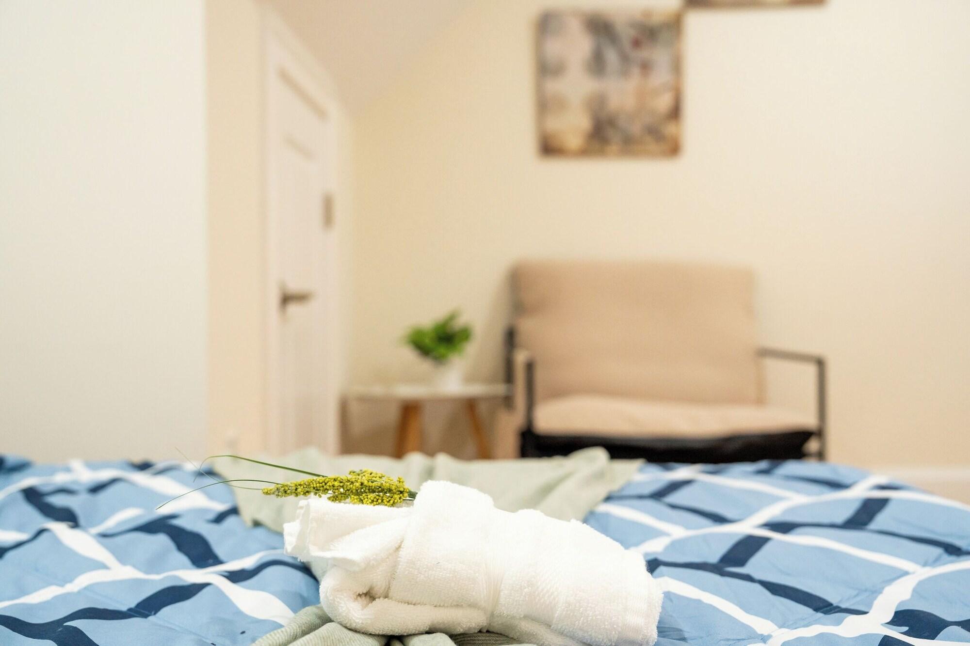 80 3 3BR Boston Charming Apt near Dorchester Center — 4-Star Luxury Hotel in Boston, United States