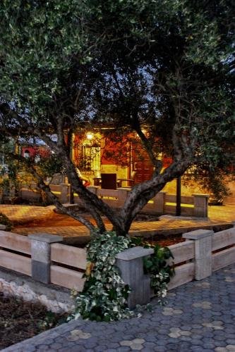 Katys Place - carbon neutral hotel in Chania