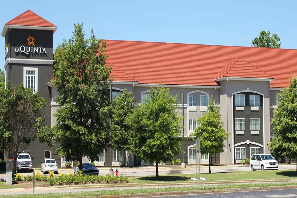 La Quinta Inn & Suites by Wyndham Huntsville Airport Madison - photo 2