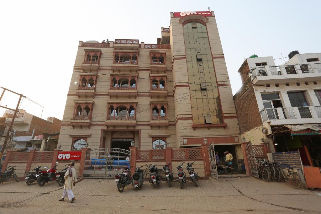 Oyo 22043 Jk Mahal — hotel near Prayagraj Airport