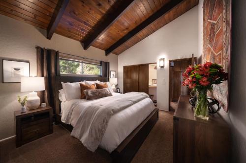 Large A Frame Cabin — 4-Star Luxury Hotel in Lake Arrowhead, United States