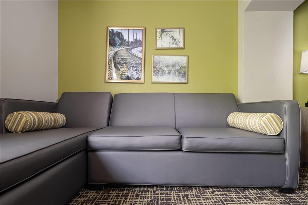 La Quinta Inn & Suites by Wyndham Atlanta Stockbridge - photo 29
