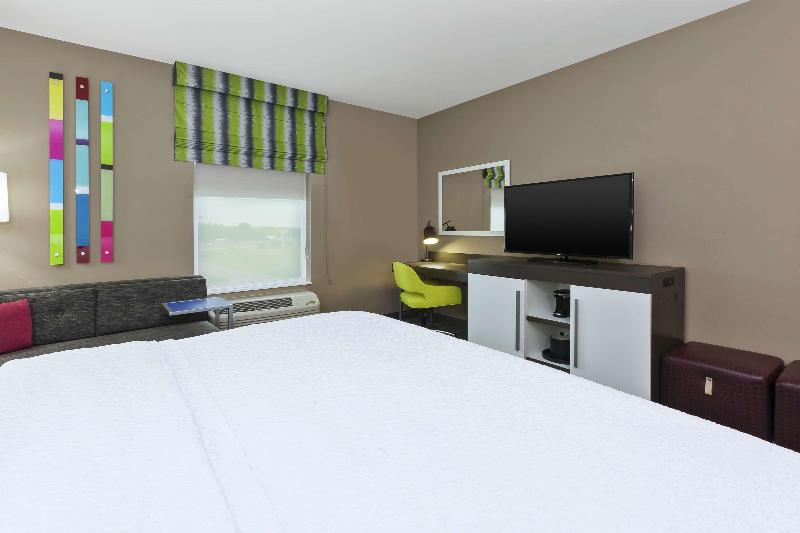 Hampton Inn Sedalia - photo 16