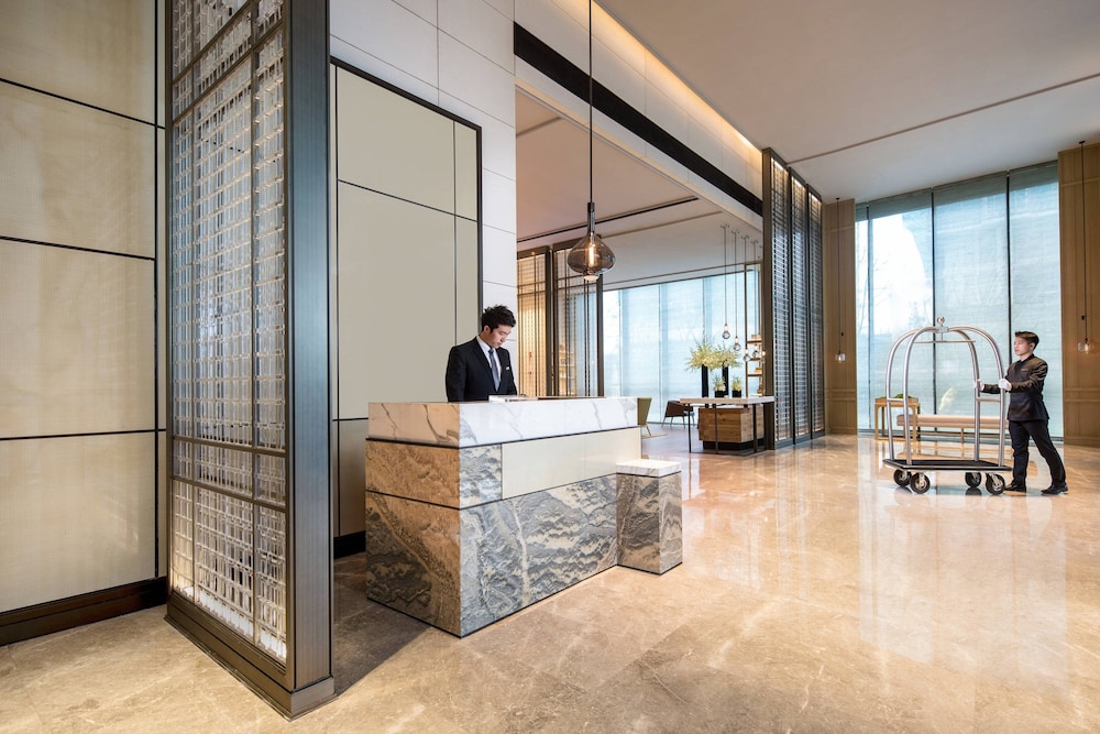 Courtyard by Marriott Shanghai Hongqiao — 4-Star Luxury Hotel in Shanghai, People's Republic of China