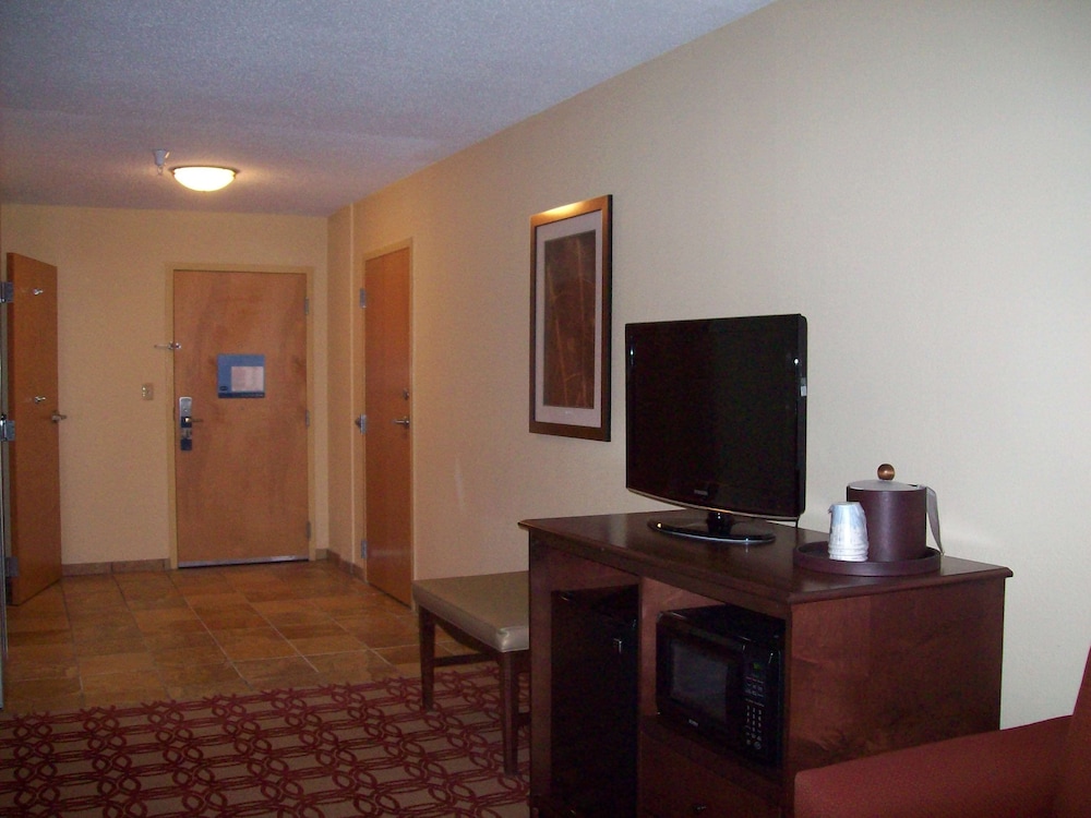 Hampton Inn & Suites Wiggins - photo 18