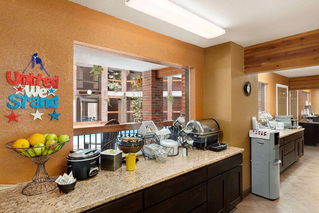 Baymont by Wyndham Cortez - photo 14