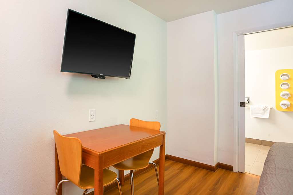 Motel 6 Ventura CA Downtown - photo 15
