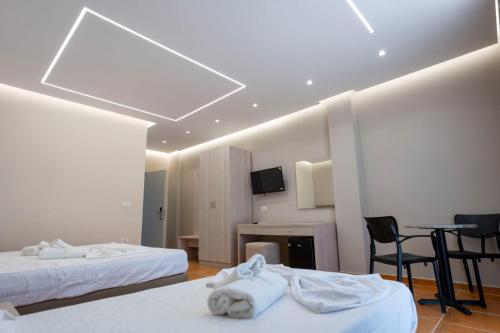 Hotel Miami Beach in Golem, Albania