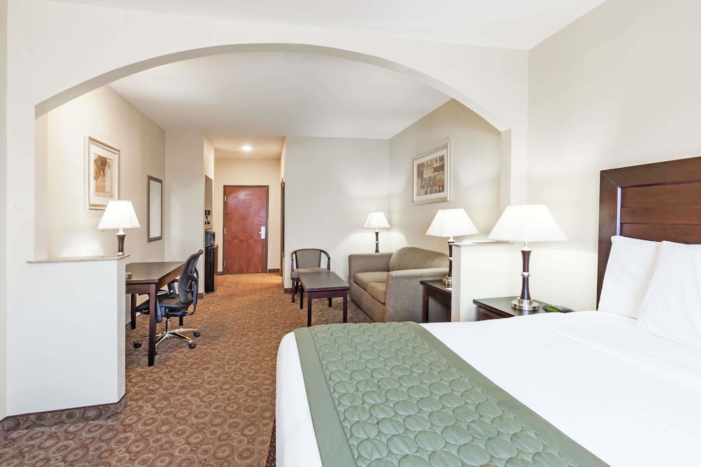 Grander Inn & Suites - photo 20