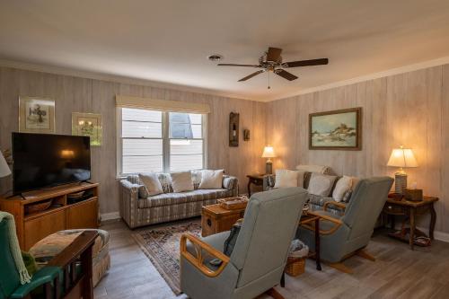 Beaching & Griping by Oak Island Accommodations - photo 48