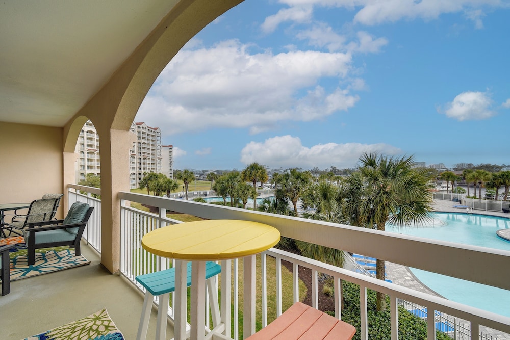 Barefoot Resort Condo about 2 Mi to Beach Access - photo 2