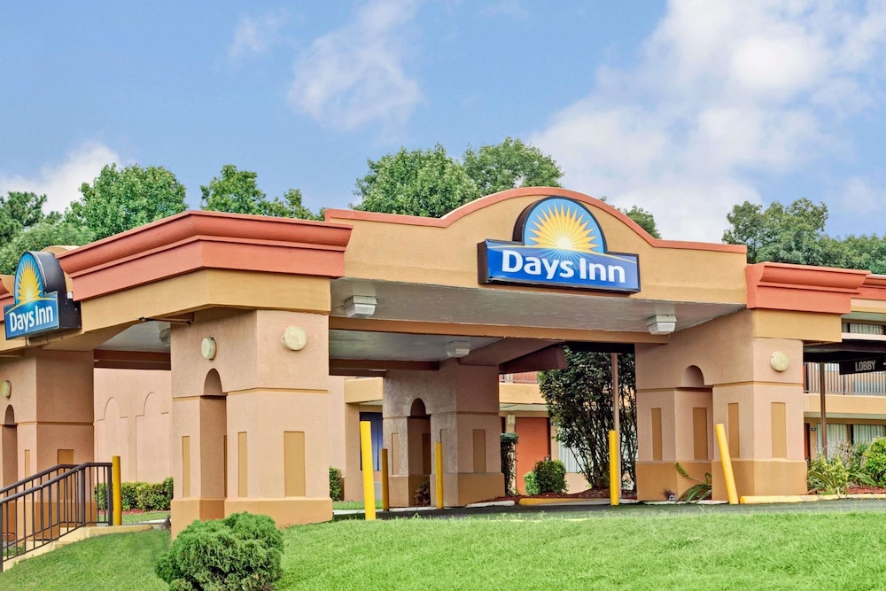 Days Inn by Wyndham Durham Near Duke University - featured photo
