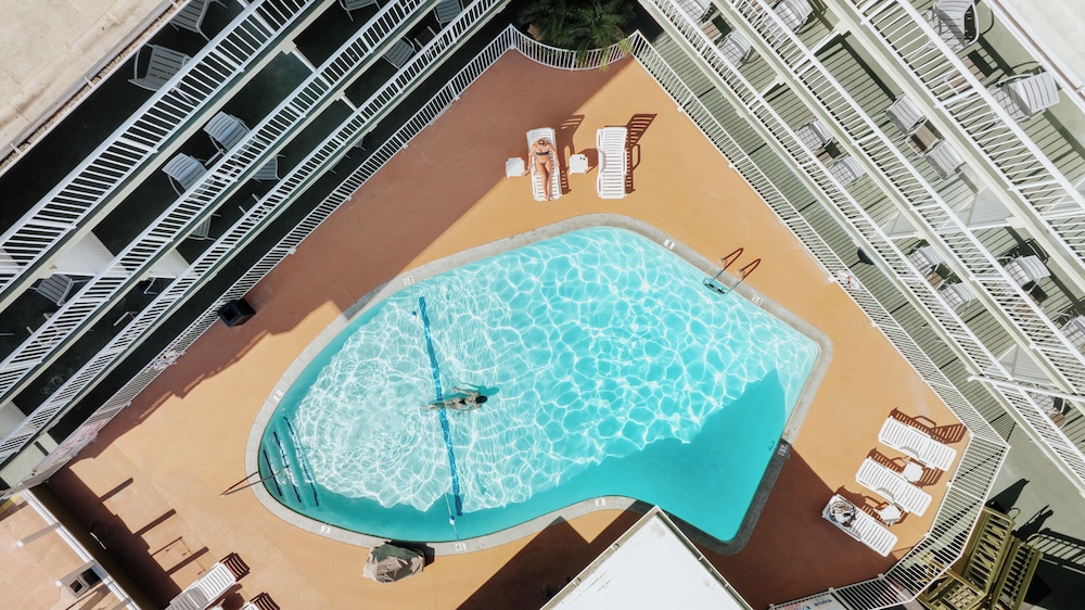 Surfer Beach Hotel - photo 38