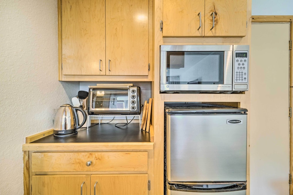Walk to Ski Resort Tahoe Donner Studio with Balcony - photo 13