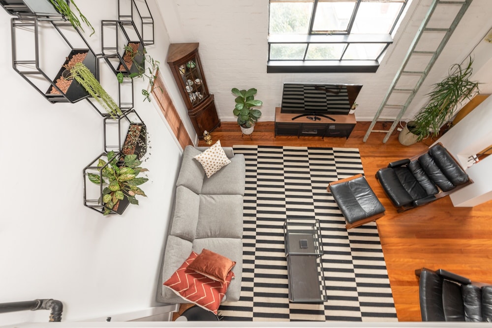 StayCentral Fitzroy Converted Warehouse Penthouse — 4-Star Luxury Hotel in Fitzroy, Australia