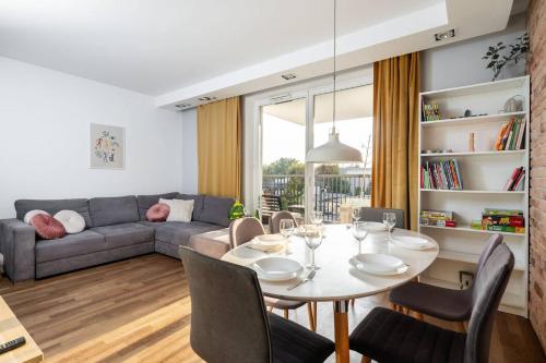 Apricot 3 Room Apartment Bobrowiecka Mokotow — 4-Star Luxury Hotel in Warsaw, Poland