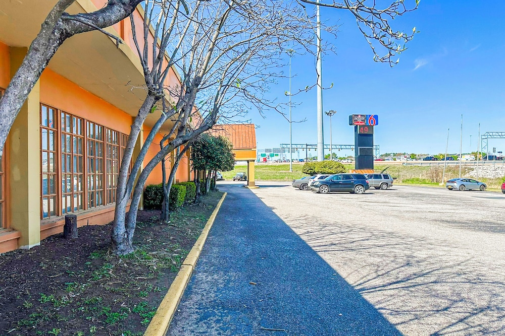 Jackson Hotel & Convention Center - photo 83