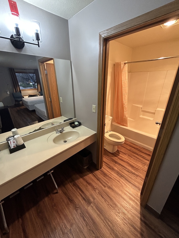 Valley Inn and Suites - photo 60