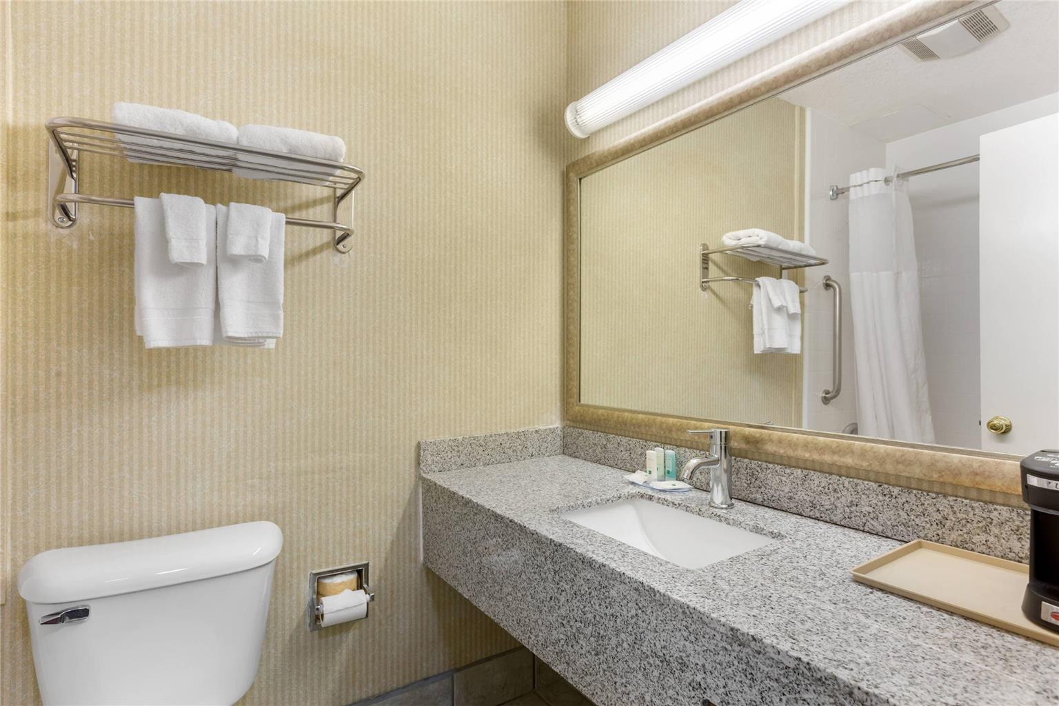 Quality Inn & Suites Oceanside near Camp Pendleton - photo 23