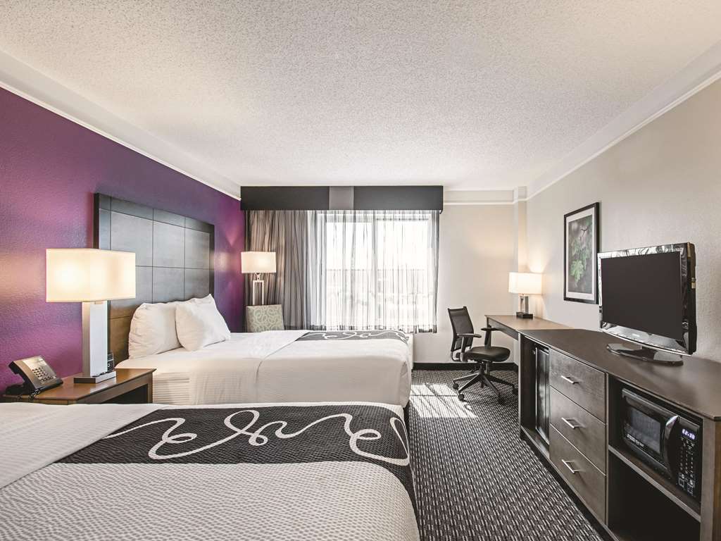 La Quinta Inn & Suites by Wyndham Cincinnati Sharonville - photo 29