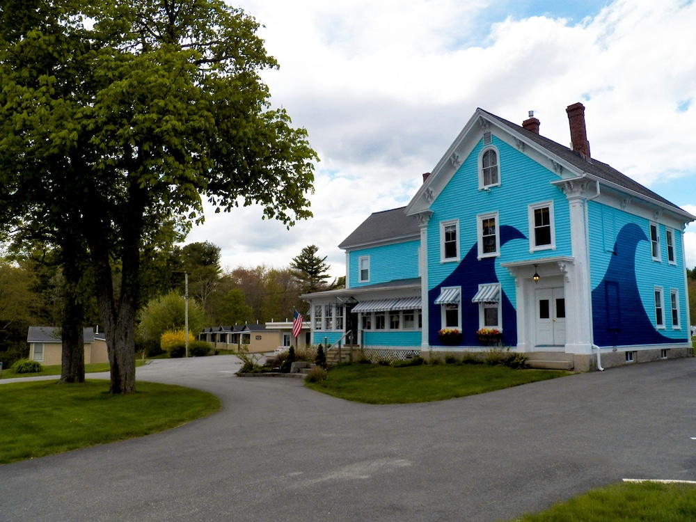 Coast Village Inn & Cottages - photo 2