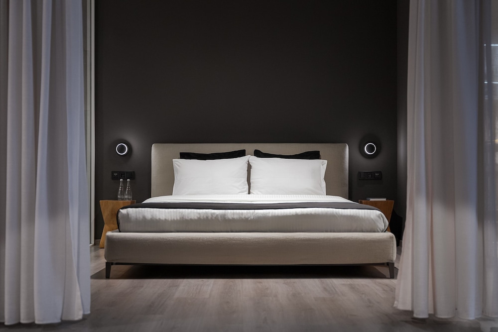 The Riviera Hideaway — 4-Star Luxury Hotel in Vouliagmeni, Greece