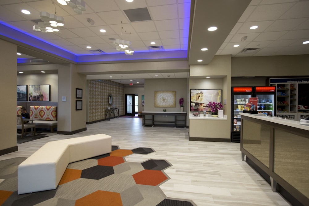Hampton Inn Blue Ash Cincinnati - photo 2