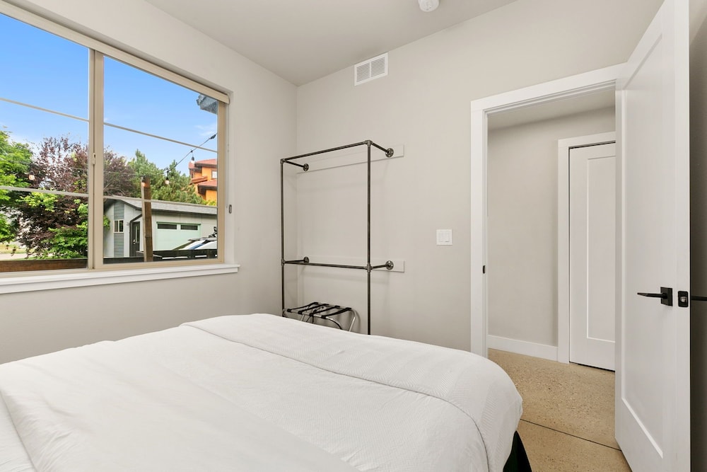 Old Town Modern New Build: Rftp Spa W Mtn Views - photo 3