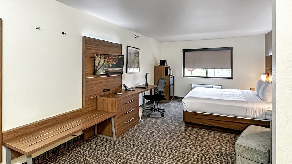 Estherville Hotel & Suites - photo 12
