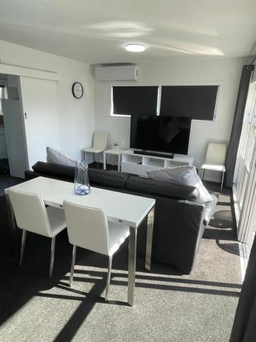 Sunny 2bdrm home close to Hospital & Gardens — 4-Star Luxury Hotel in Hamilton, New Zealand